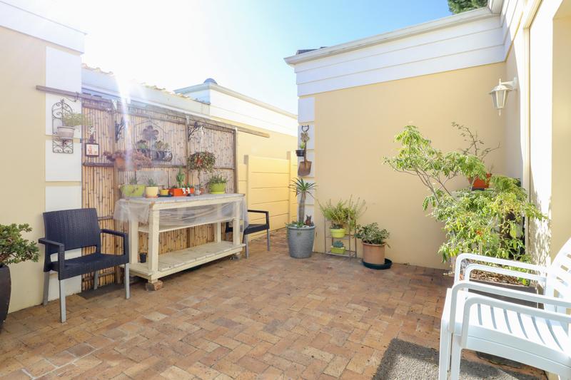 To Let 3 Bedroom Property for Rent in Somerset Ridge Western Cape